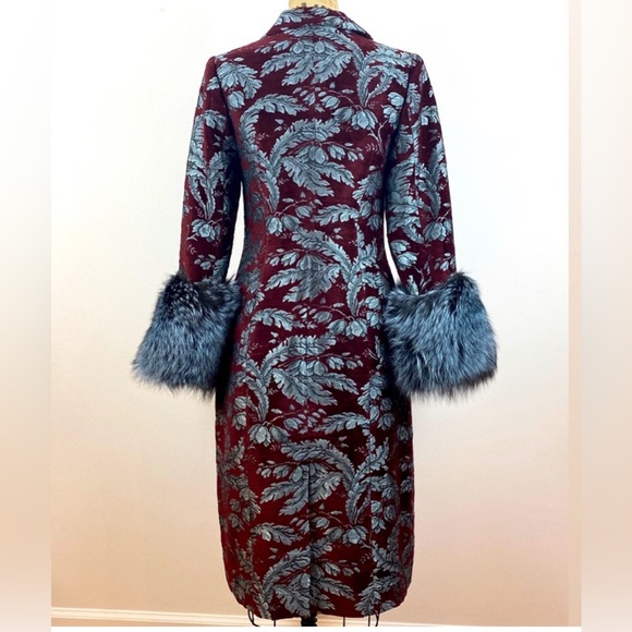 Cinq a Sept Brocade Jaquard coat with fur cuffs Size Medium - Picture 2 of 5